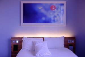 bedroom-1285156_960_720-1542407164959-300x200.jpg