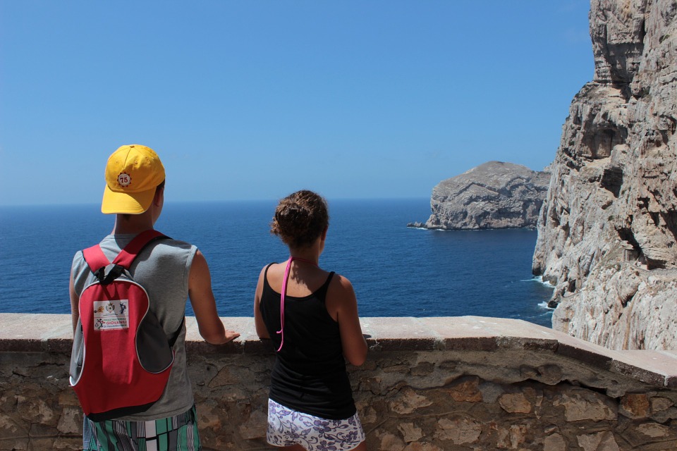 tourists-258913_960_720-1542058509377.jpg