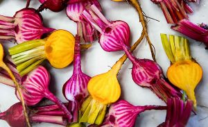 852px-beets_ready_for_baking_-25076724090--1543898443763-e1577817339836-300x183.jpg