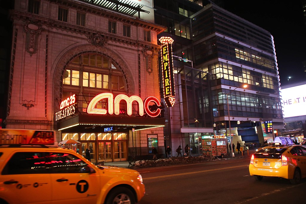 1024px-amc_theaters_-12686355595--1548392387606.jpg