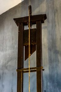 guillotine-1649490_1920-200x300.jpg