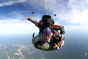 tandem-skydivers-713708-300x200.jpg