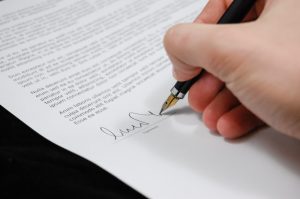 close-up-document-fountain-pen-48148-300x199.jpg