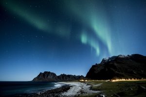 aurora-borealis-1032517_1920-300x200.jpg