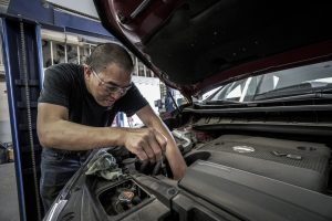 auto-repair-3691962_1920-300x200.jpg