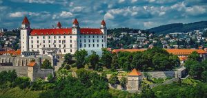 bratislava-1905408_1920-300x143.jpg