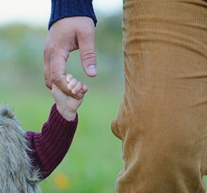 father-daughter-1476167_1920-300x280.jpg