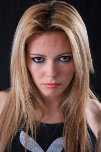 girl-2219110_1920-200x300.jpg