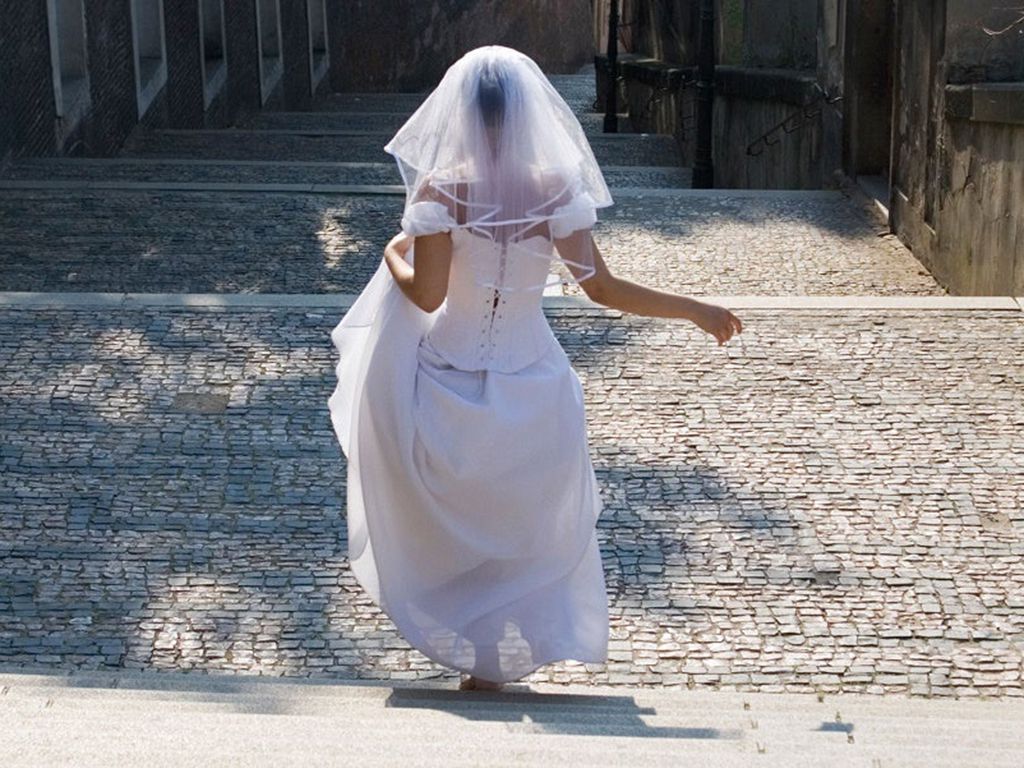 1479142594-runaway-bride-15resize.jpg.optimal.jpg