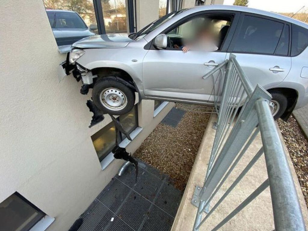 46-Dumb-Moments-Road-Left-People-Speechless-Reddit.jpg.optimal.jpg