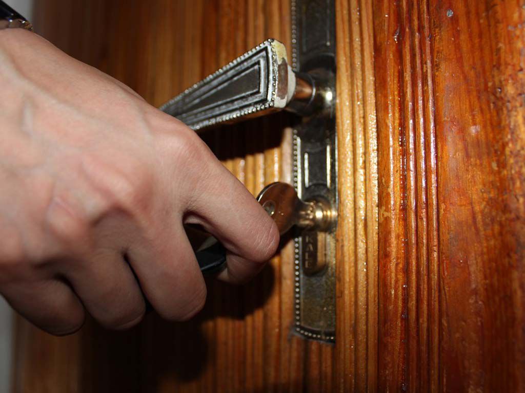 key_lock_door_securitresizey_home_safety_secure_metal-1087672.jpg.optimal.jpg