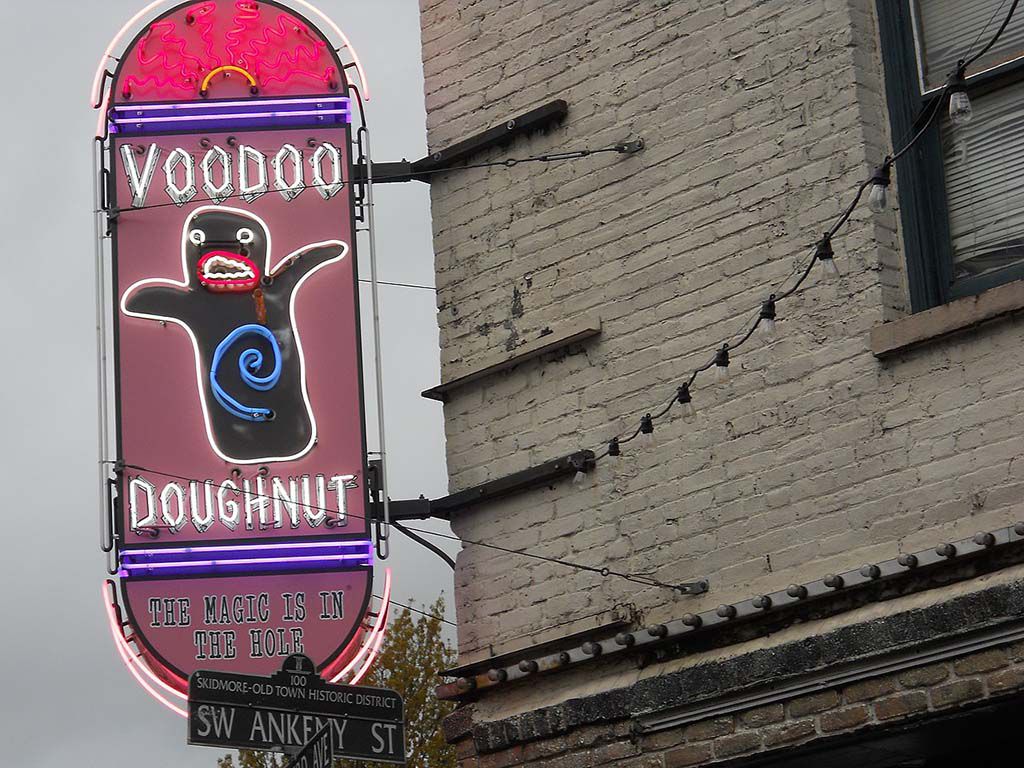 resize1280px-Voodoo_Doughnut_sign.jpg.optimal.jpg