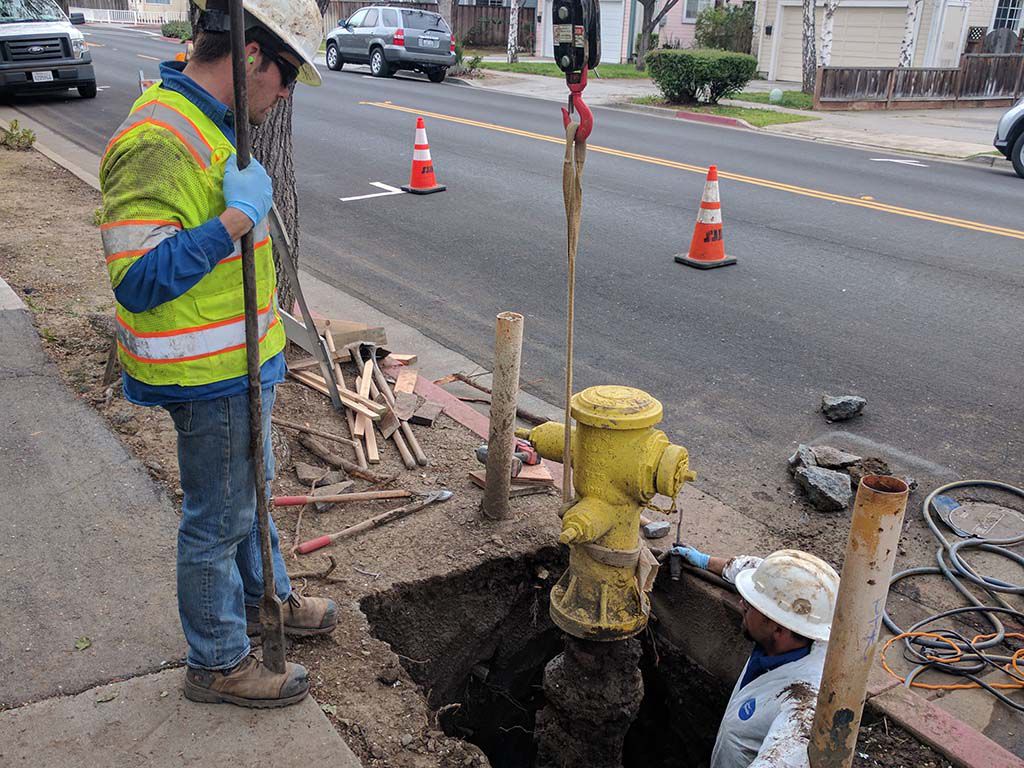 resizeWorkers_replacing_a_fire_hydrant_in_Campbell.jpg.optimal.jpg