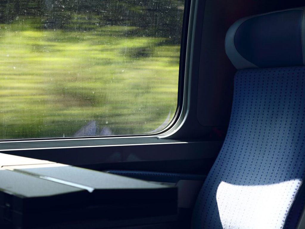 resizetrain-2370170_1280-1024x682-1.jpg.optimal.jpg