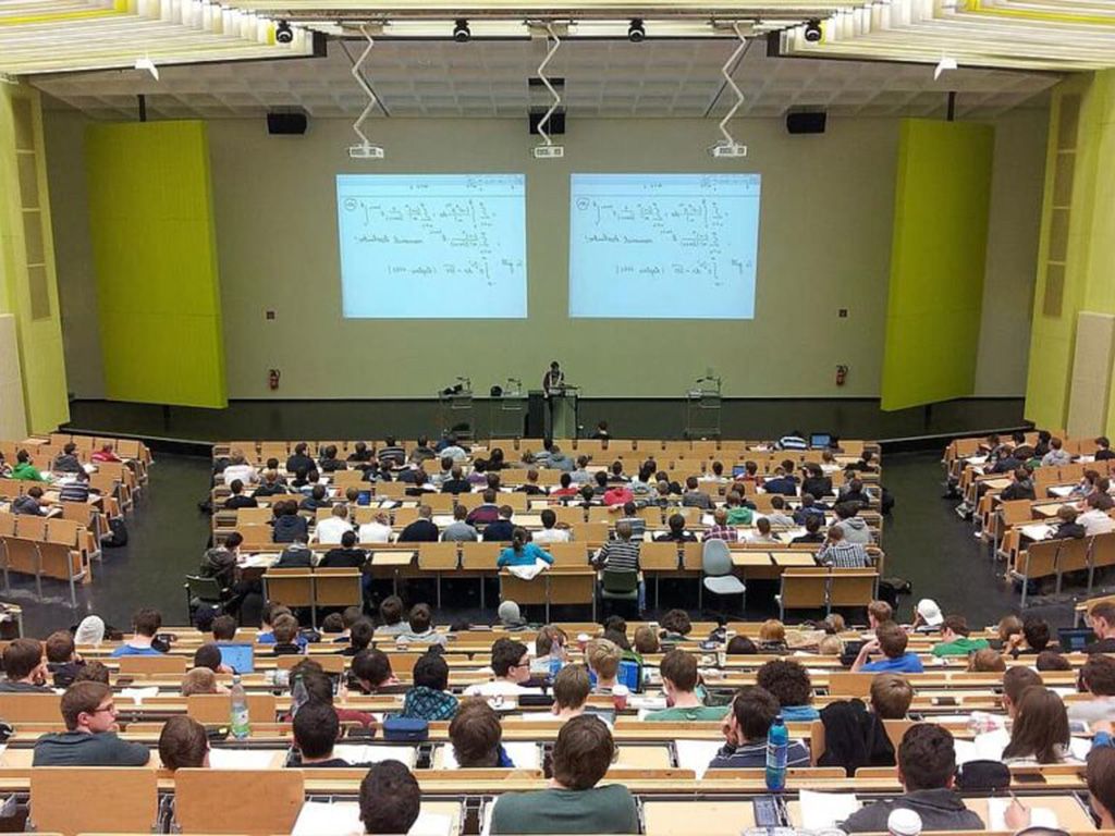 resizeuniversity-lecture-campus-education-people-seminar-study-school-learn-768x576-copy.jpg.optimal.jpg