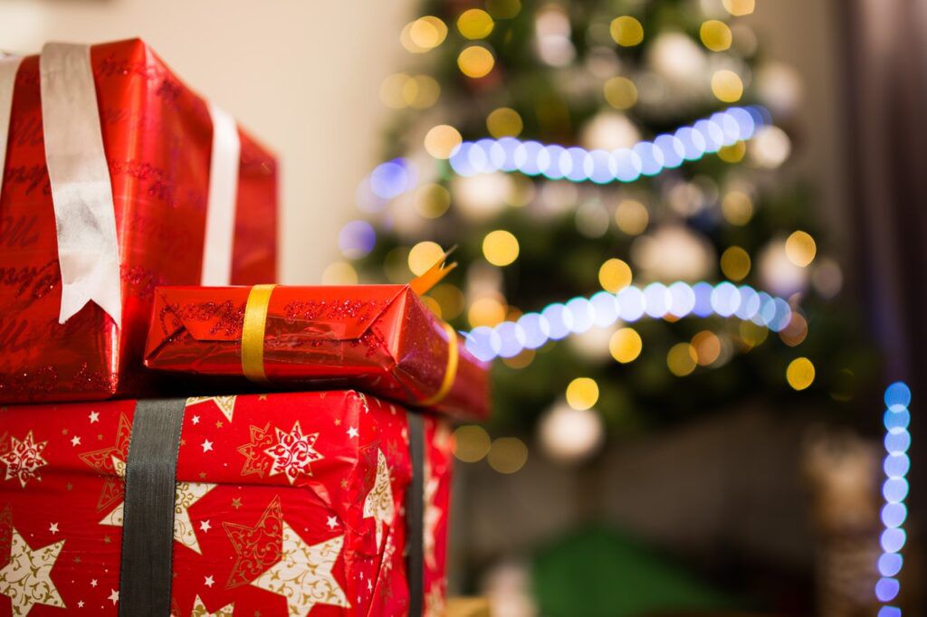 3-red-covered-present-box-190931-1024x682.jpg.optimal.jpg