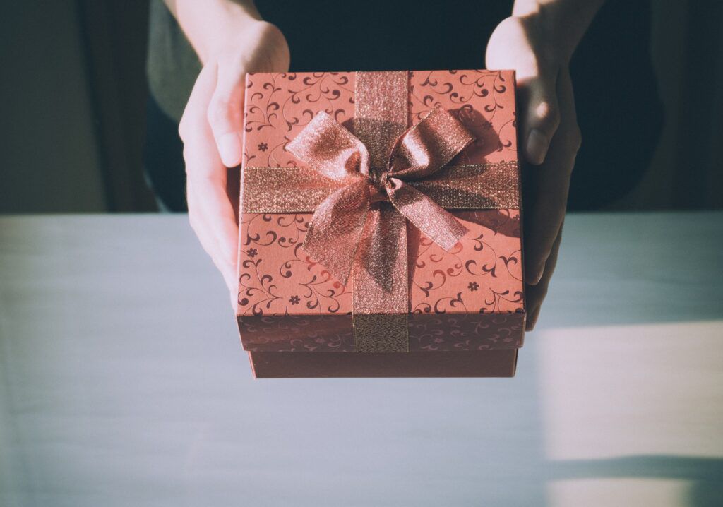 adult-birthday-birthday-gift-box-360624-1024x718.jpg.optimal.jpg