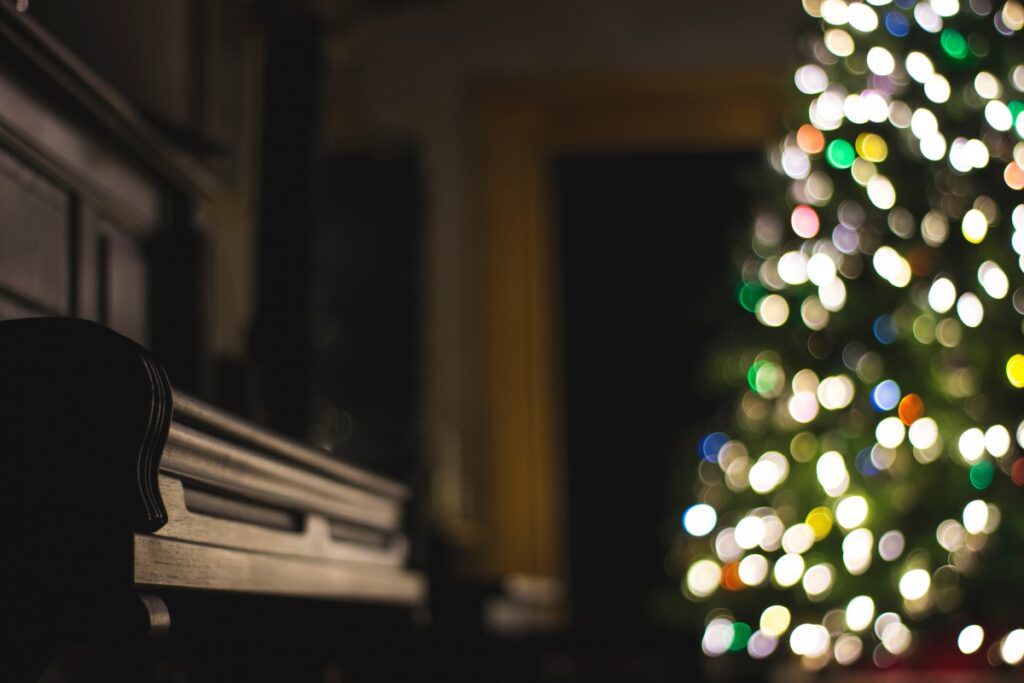 piano_light_bokeh_christmas_light_christmas_tree-163053-1550553658778-1024x683.jpg.optimal.jpg